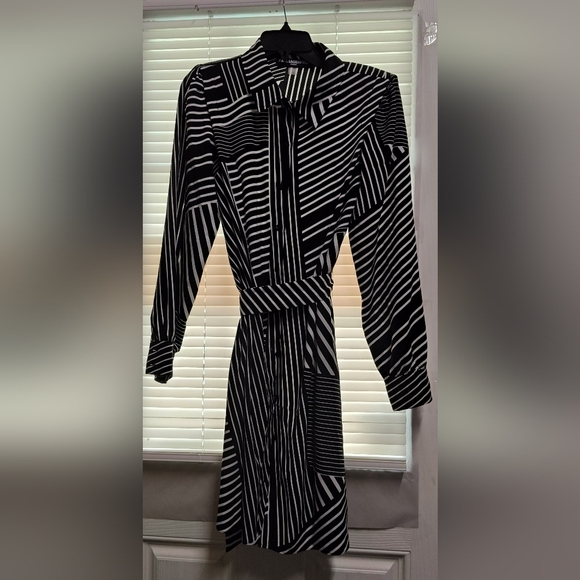 Karl Lagerfeld Paris Women's Printed Jersey Button-Front Shirtdress - Picture 1 of 4